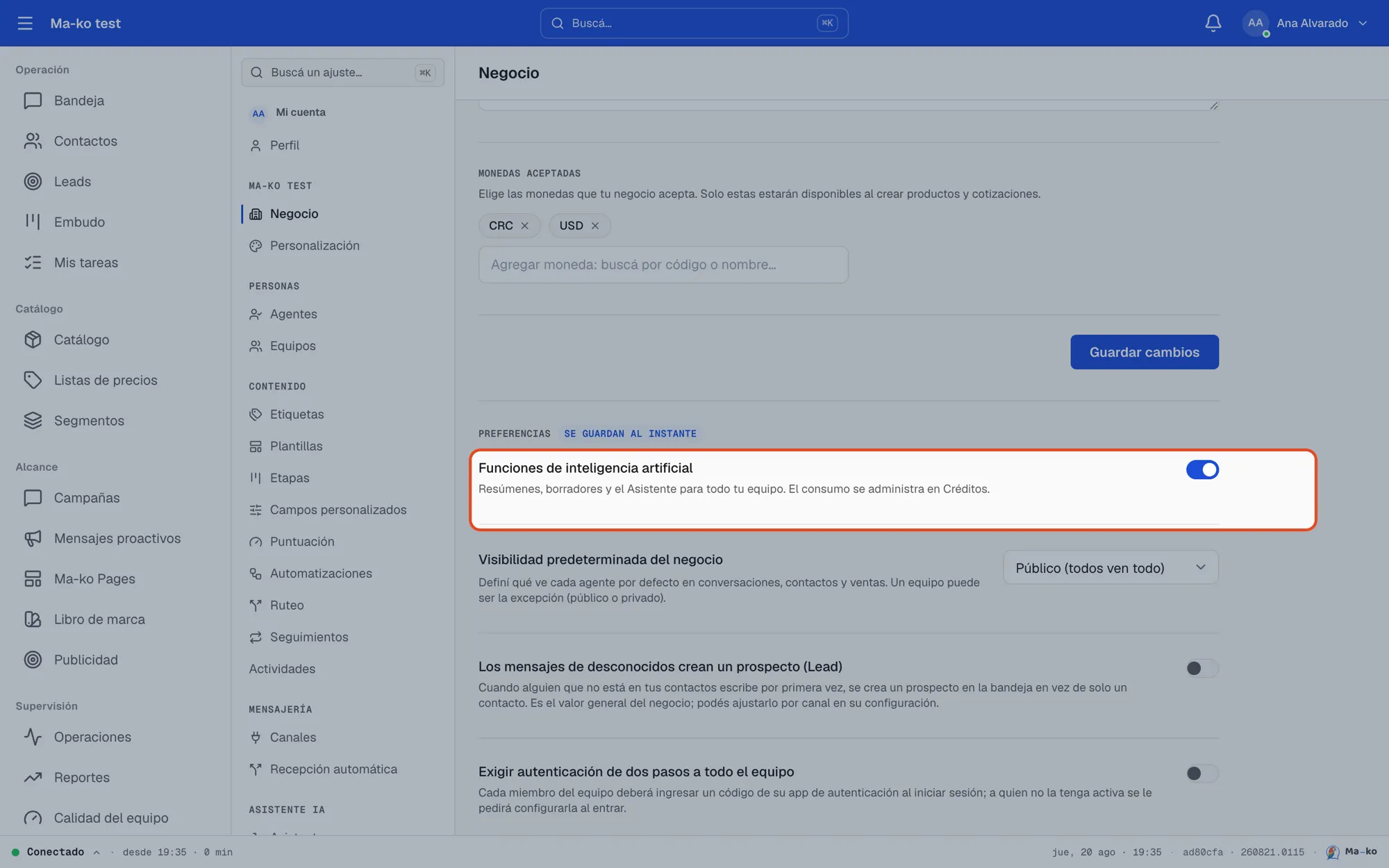 Dónde está: la sección Funciones de inteligencia artificial en Configuración → Negocio, resaltada sobre la pantalla completa.